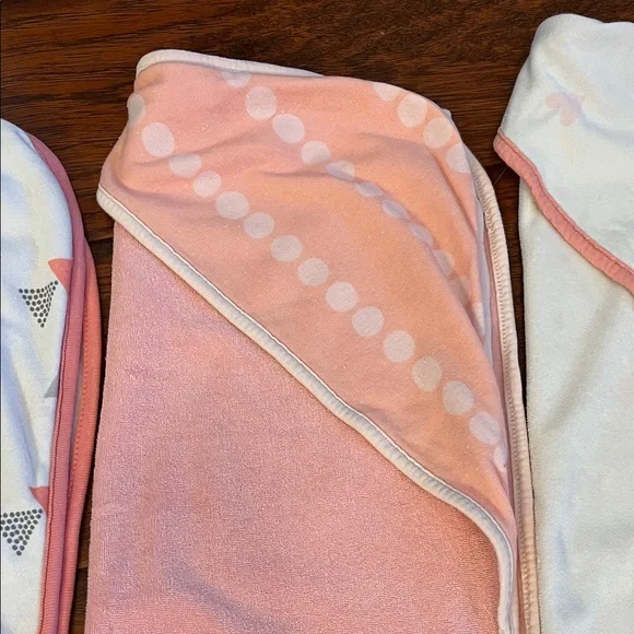 ⭐️⭐️PICK 5 / $20 Cloud Island Set of Four Pink and White Baby Hooded Towels - Picture 5 of 7